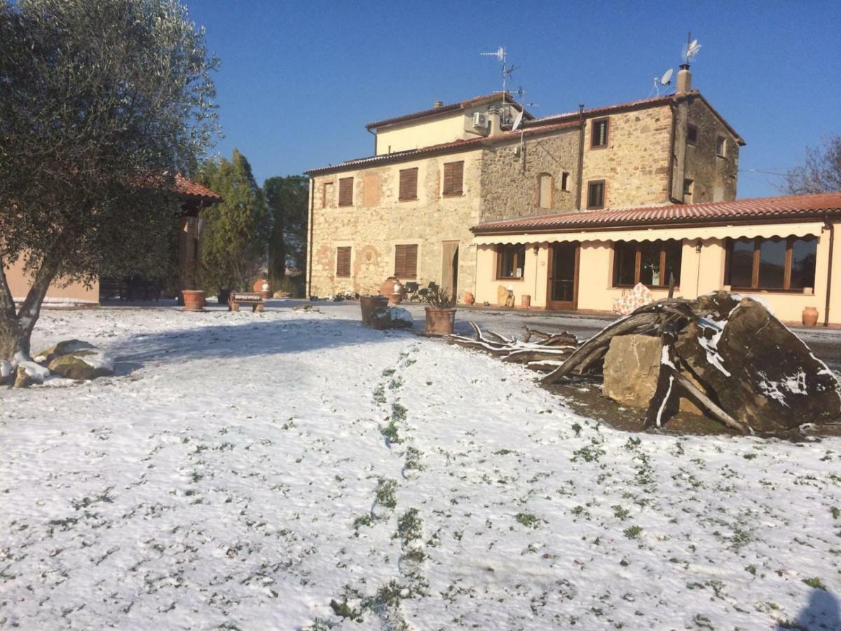 הוילה Istia dʼOmbrone Agriturismo Diaccialone מראה חיצוני תמונה